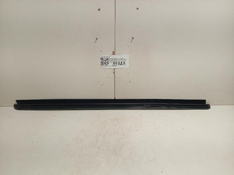 Guarnizione Raschiavetro Porta EST ANT DX 808212427R Dacia Duster II 2018