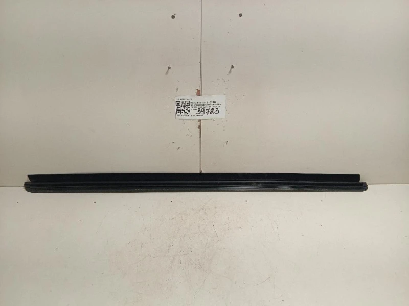 Guarnizione Raschiavetro Porta EST ANT DX 808212427R Dacia Duster II 2018