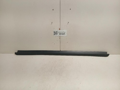 Guarnizione Raschiavetro Porta EST ANT DX 808212427R Dacia Duster II 2018