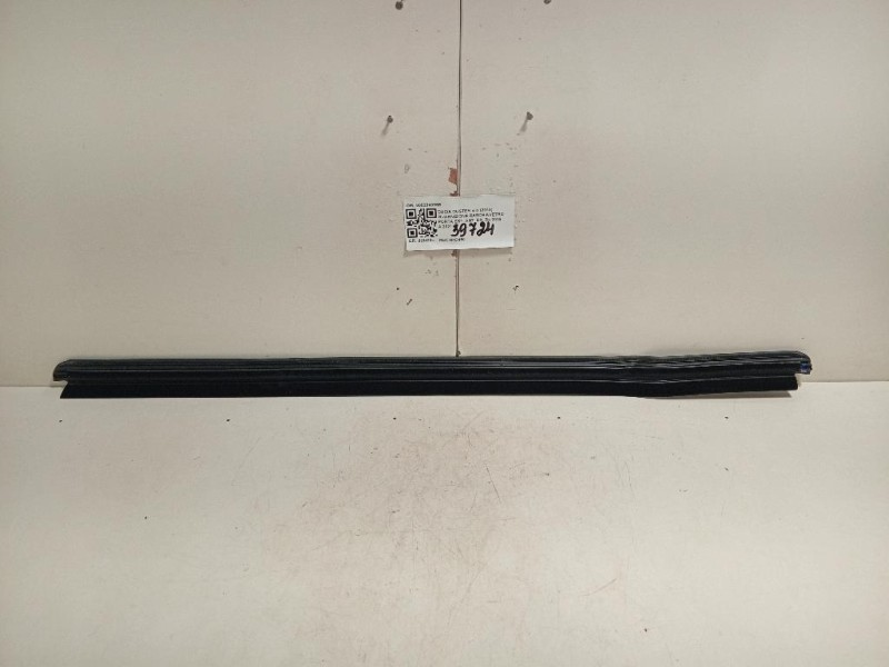 Guarnizione Raschiavetro Porta EST ANT DX 808204085R Dacia Duster II 2018
