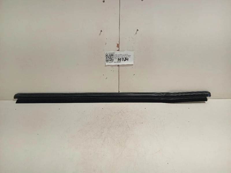 Guarnizione Raschiavetro Porta EST ANT DX 808204085R Dacia Duster II 2018
