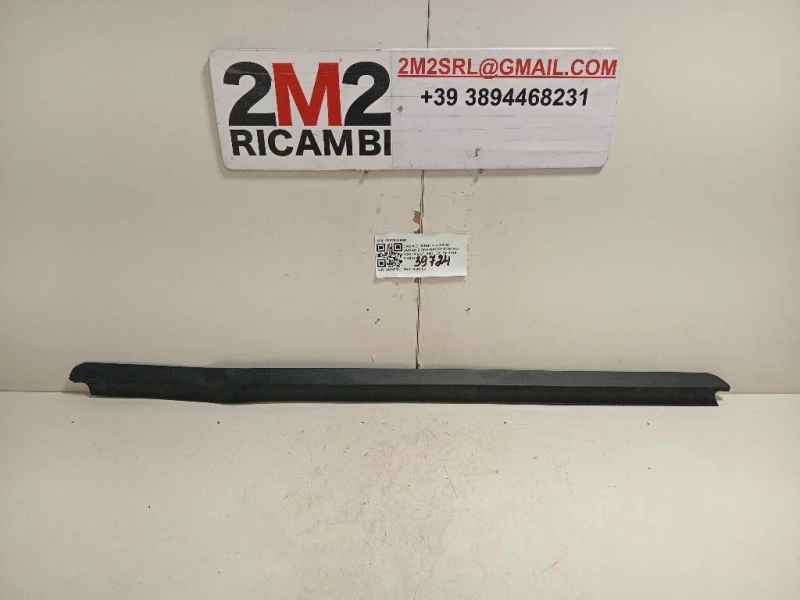 Guarnizione Raschiavetro Porta EST ANT DX 808204085R Dacia Duster II 2018