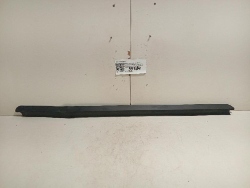Guarnizione Raschiavetro Porta EST ANT DX 808204085R Dacia Duster II 2018