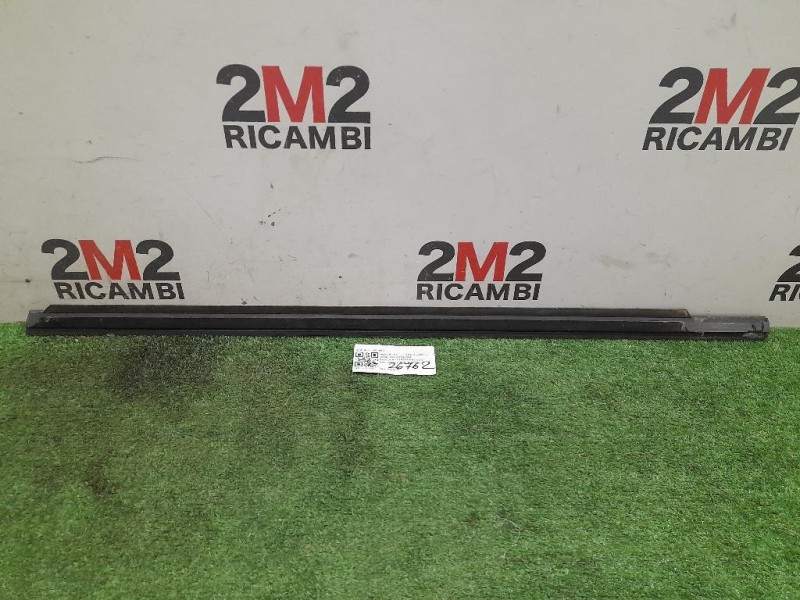 Guarnizione Raschiavetro Porta EST ANT DX A2516904680 Mercedes Classe R W251 2006