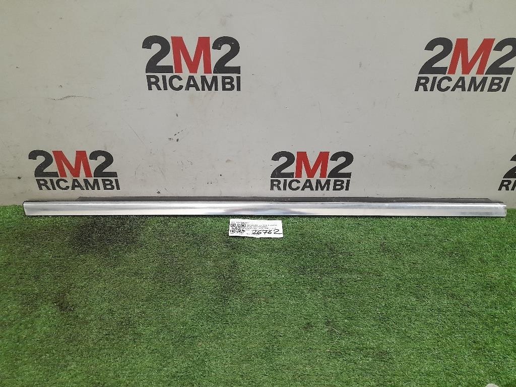 Guarnizione Raschiavetro Porta EST ANT DX A2516904680 Mercedes Classe R W251 2006