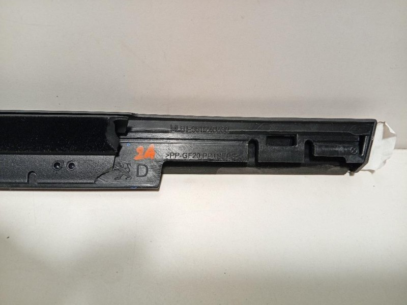 Guarnizione Raschiavetro Porta EST ANT DX 9811240480 Peugeot 3008 II 2016