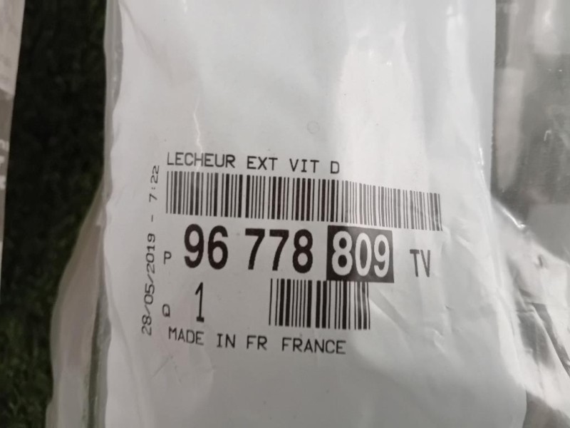 Guarnizione Raschiavetro Porta EST ANT DX 96778809TV Peugeot 308 II 2017