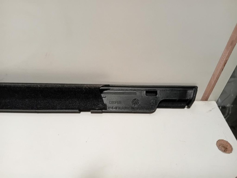 Guarnizione Raschiavetro Porta EST ANT DX 96778809TV Peugeot 308 II 2017