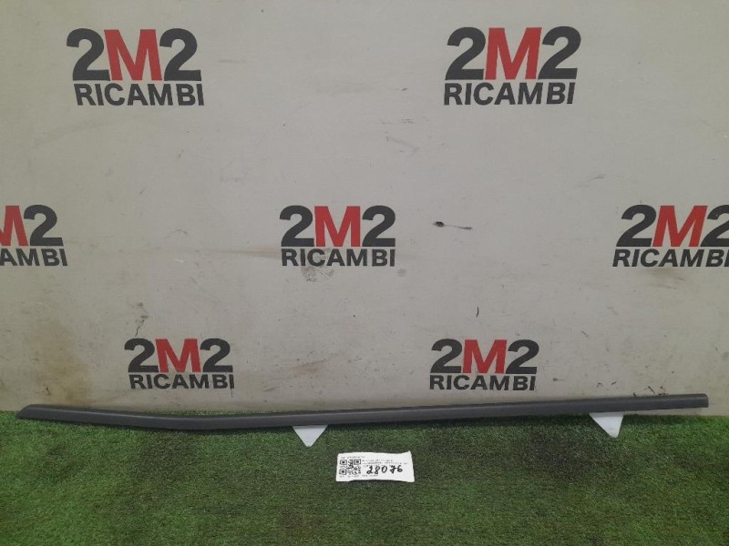 Guarnizione Raschiavetro Porta EST ANT SX 8P4837477A Audi A3 8V1 2012
