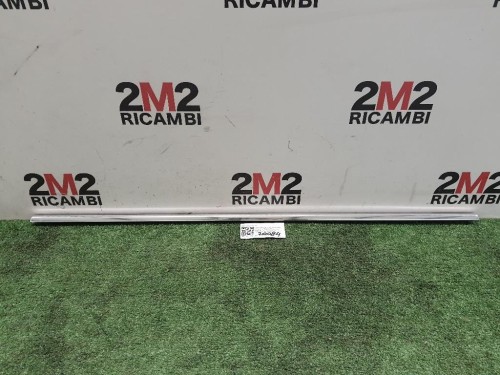 Guarnizione Raschiavetro Porta EST POST DX 51357496144 CROMO Bmw Serie 3 F31 Touring 2012