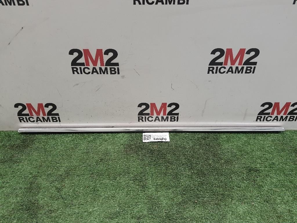 Guarnizione Raschiavetro Porta EST POST DX 51357496144 CROMO Bmw Serie 3 F31 Touring 2012