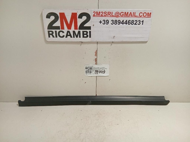 Guarnizione Raschiavetro Porta EST POST DX 828201118R Dacia Duster II 2018