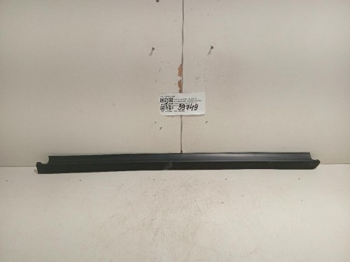 Guarnizione Raschiavetro Porta EST POST DX 828201118R Dacia Duster II 2018