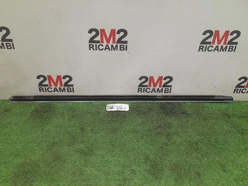 Guarnizione Raschiavetro Porta EST POST DX A1767350182 Mercedes Classe A W176 2015