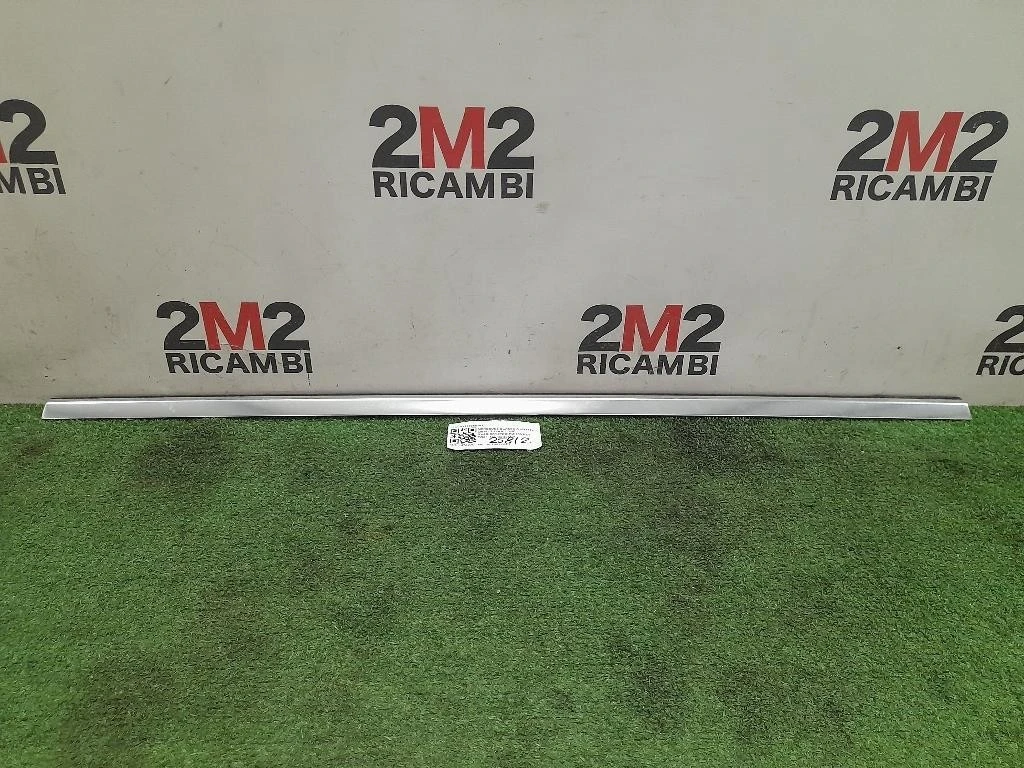 Guarnizione Raschiavetro Porta EST POST DX A1767350182 Mercedes Classe A W176 2015