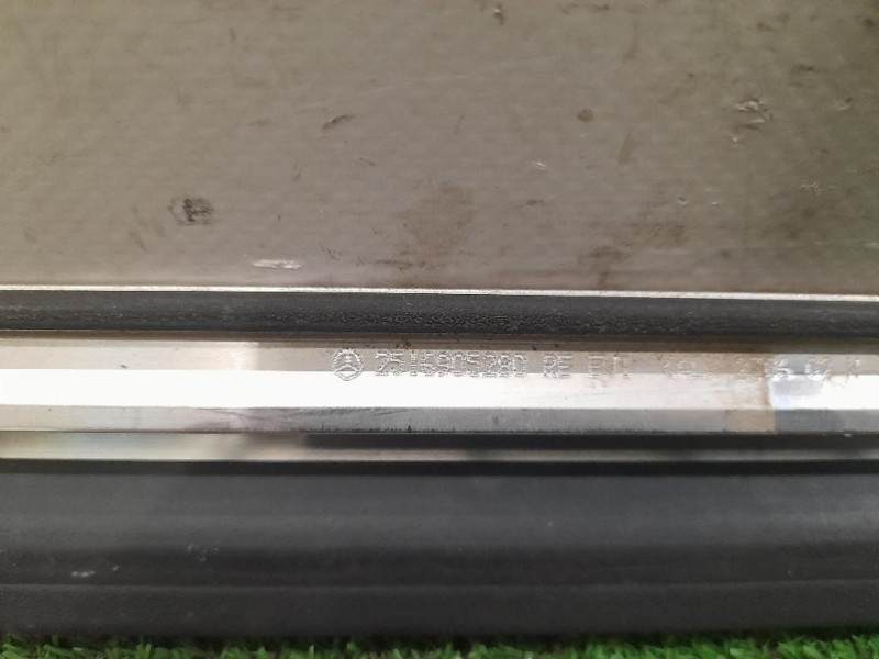 Guarnizione Raschiavetro Porta EST POST DX A2516905280 Mercedes Classe R W251 2006