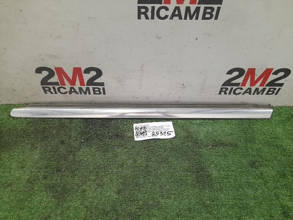 Guarnizione Raschiavetro Porta EST POST DX A2516905280 Mercedes Classe R W251 2006