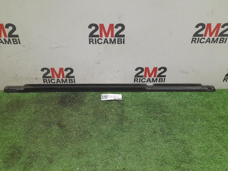 Guarnizione Raschiavetro Porta EST POST DX A2516904880 Mercedes Classe R W251 2006
