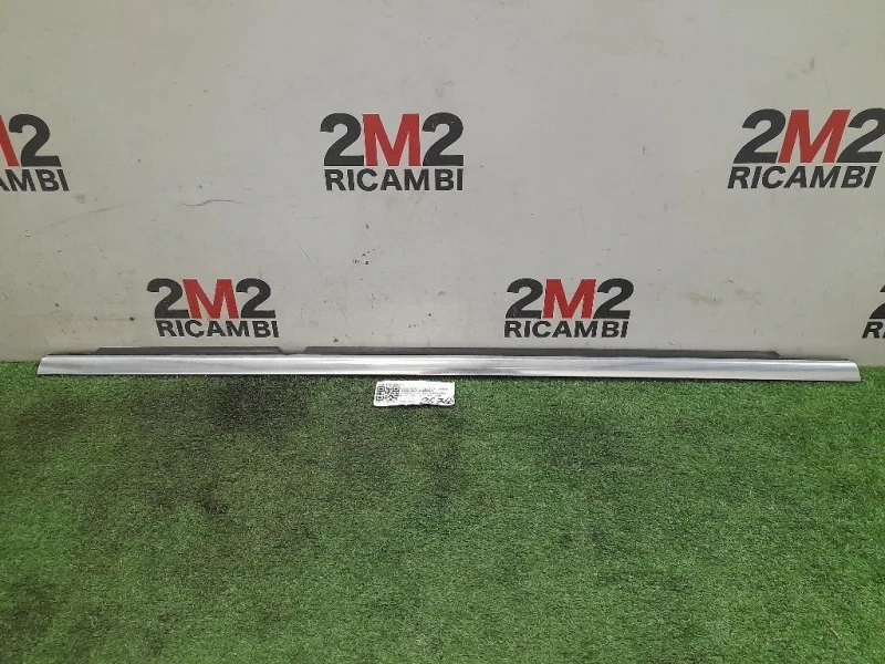 Guarnizione Raschiavetro Porta EST POST DX A2516904880 Mercedes Classe R W251 2006