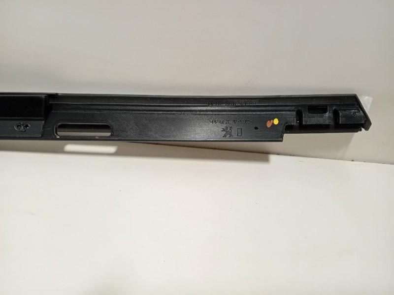 Guarnizione Raschiavetro Porta EST POST DX 9811240680 Peugeot 3008 II 2016