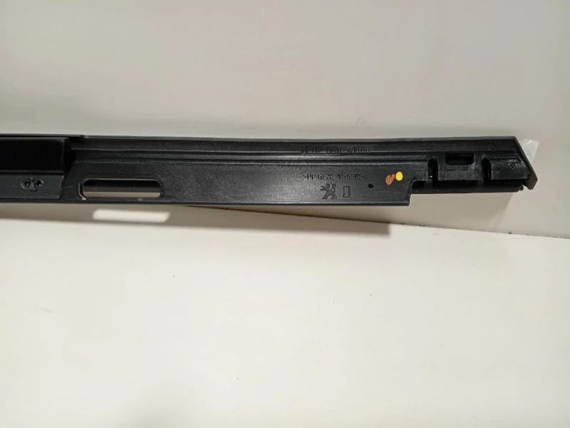 Guarnizione Raschiavetro Porta EST POST DX 9811240680 Peugeot 3008 II 2016