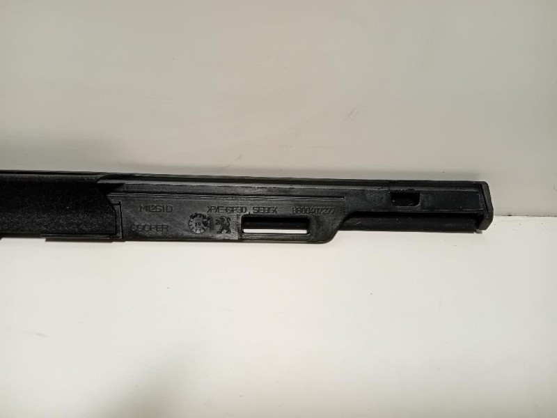 Guarnizione Raschiavetro Porta EST POST DX 96778798TV 98004072TV Peugeot 308 II 2017
