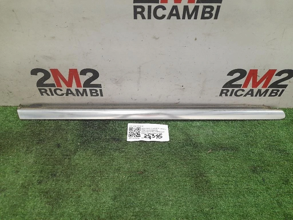 Guarnizione Raschiavetro Porta EST POST SX A2516905180 Mercedes Classe R W251 2006
