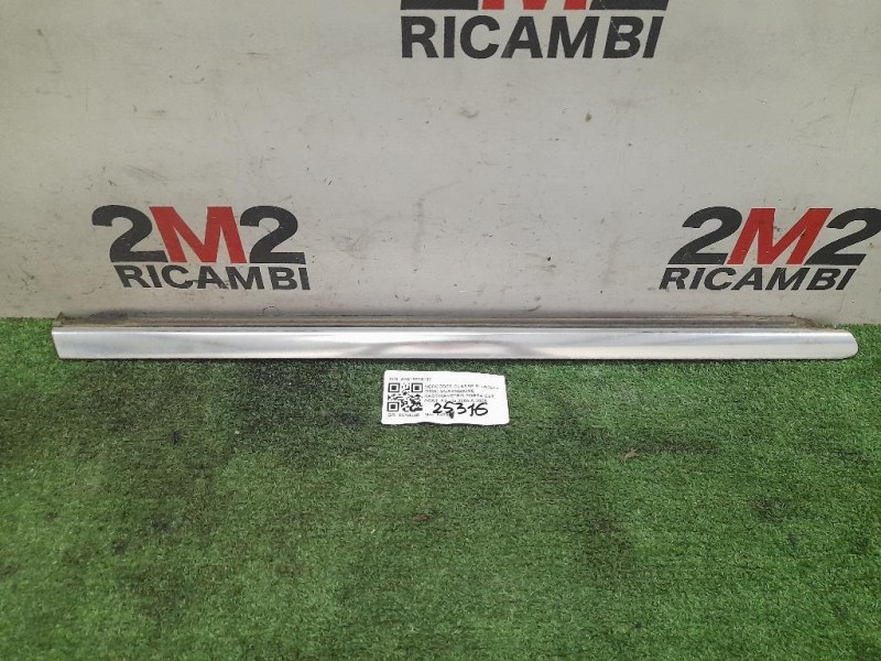 Guarnizione Raschiavetro Porta EST POST SX A2516905180 Mercedes Classe R W251 2006