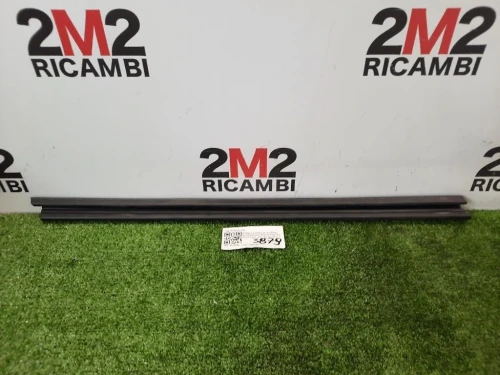 Guarnizione Raschiavetro Porta INT ANT SX 803314772R Renault Captur I 2017