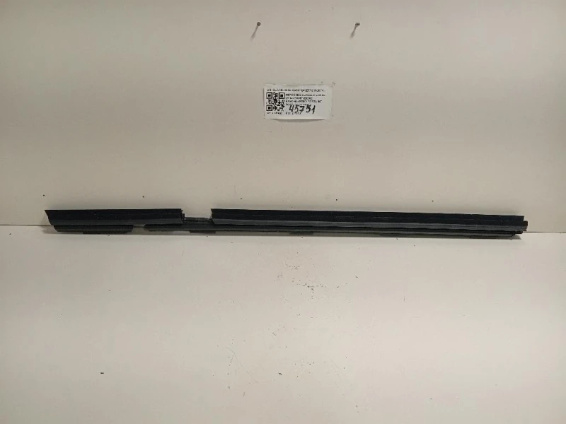 Guarnizione Raschiavetro Porta INT POST DX GUARNIZIONE RASCHIAVETRO PORTA INT POST DX Mercedes Classe C W205 2014