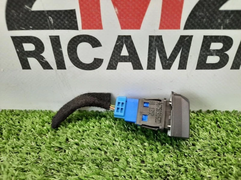 Interruttore LUCI Emergenza 96750916ZD Peugeot 208 I 2012