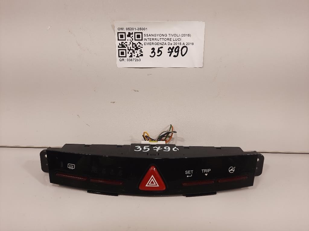 Interruttore LUCI Emergenza 85201-35001 Ssangyong Tivoli 2015