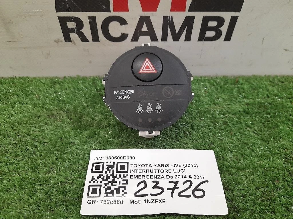Interruttore LUCI Emergenza 839500D080 Toyota Yaris IV 2014