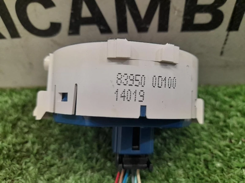 Interruttore LUCI Emergenza 839500D100 Toyota Yaris IV 2017