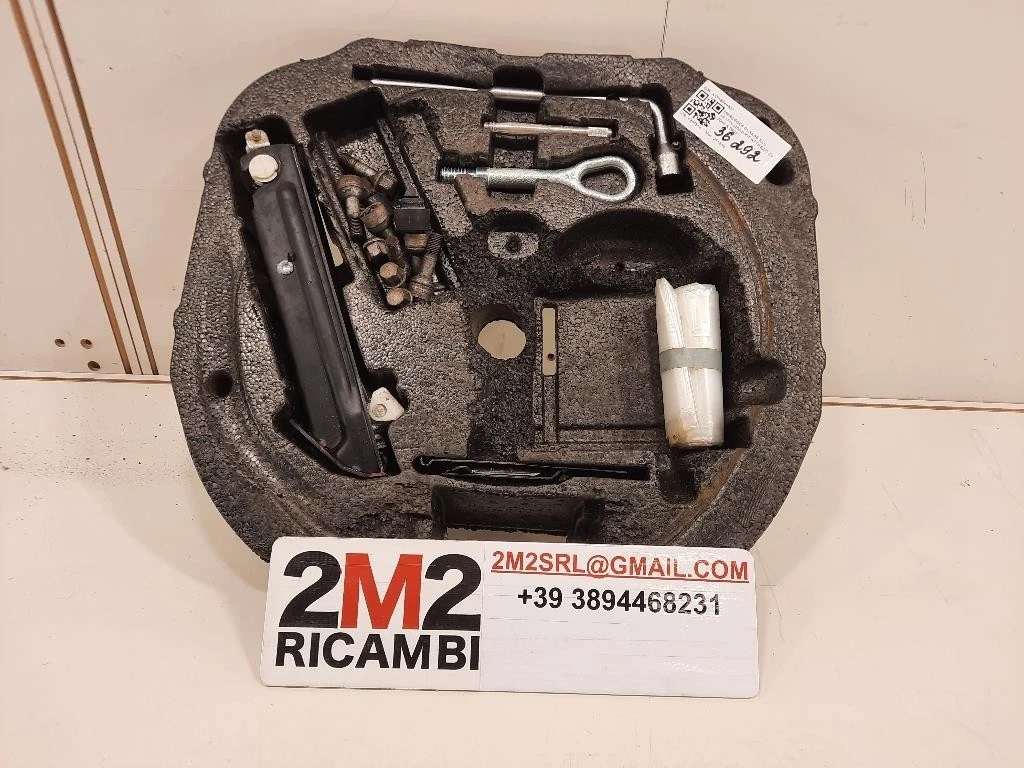 KIT Attrezzi A1716840537 Mercedes Classe SLK R171 2004