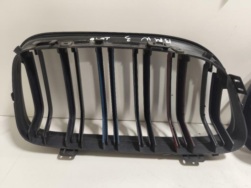 KIT Griglia DI Ventilazione Paraurti ANT KIT GRIGLIA DI VENTILAZIONE PARAURTI ANT Bmw Serie 3 F31 Touring 2012