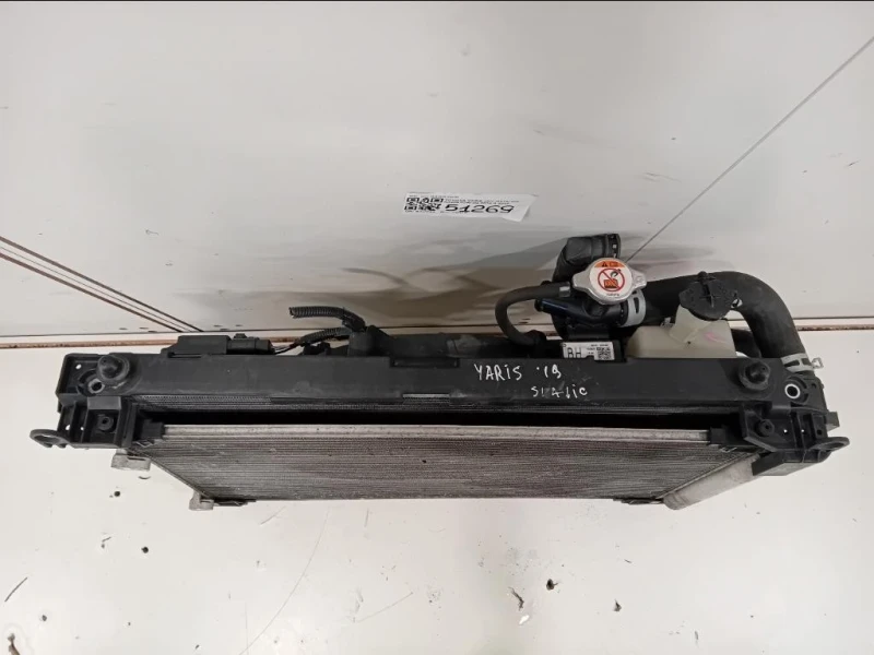 KIT Radiatori 16040-0M090 KIT RADIATORI Toyota Yaris IV 2014