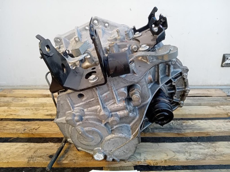 Cambio 2NRFKE 303000D500 Toyota Yaris IV 2017