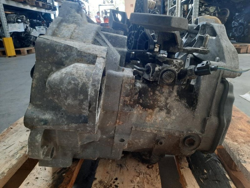 Cambio 02E300043LX006 BLS Volkswagen Caddy III 2004