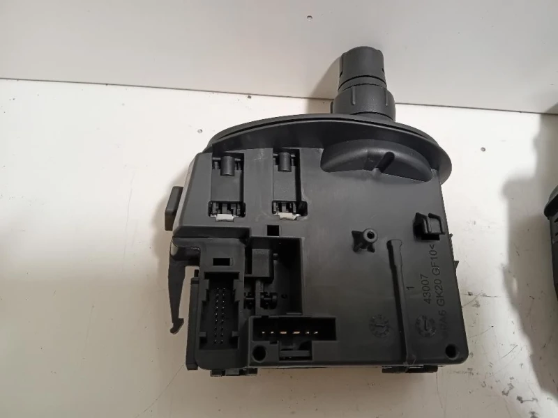 LEVA Devio Comando Radio 8201590631 Renault CLIO III 2006