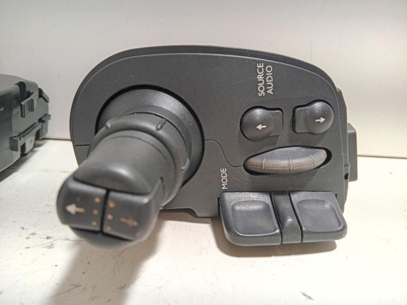 LEVA Devio Comando Radio 8201590631 Renault CLIO III 2006