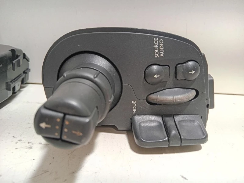 LEVA Devio Comando Radio 8201590631 Renault CLIO III 2006