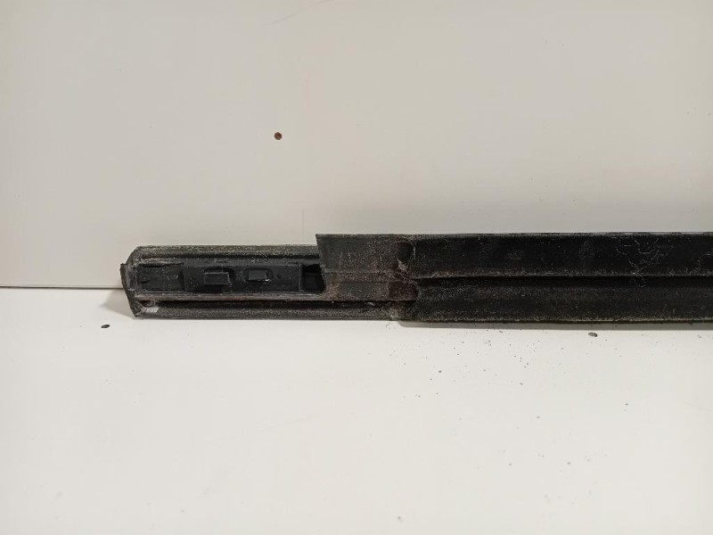 Listello Modanatura Raschiavetro Porta ANT DX LISTELLO MODANATURA RASCHIAVETRO PORTA ANT DX Ford Focus IV SW 2011