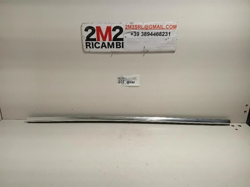 Listello Modanatura Raschiavetro Porta ANT DX LISTELLO MODANATURA RASCHIAVETRO PORTA ANT DX Ford Focus IV SW 2011