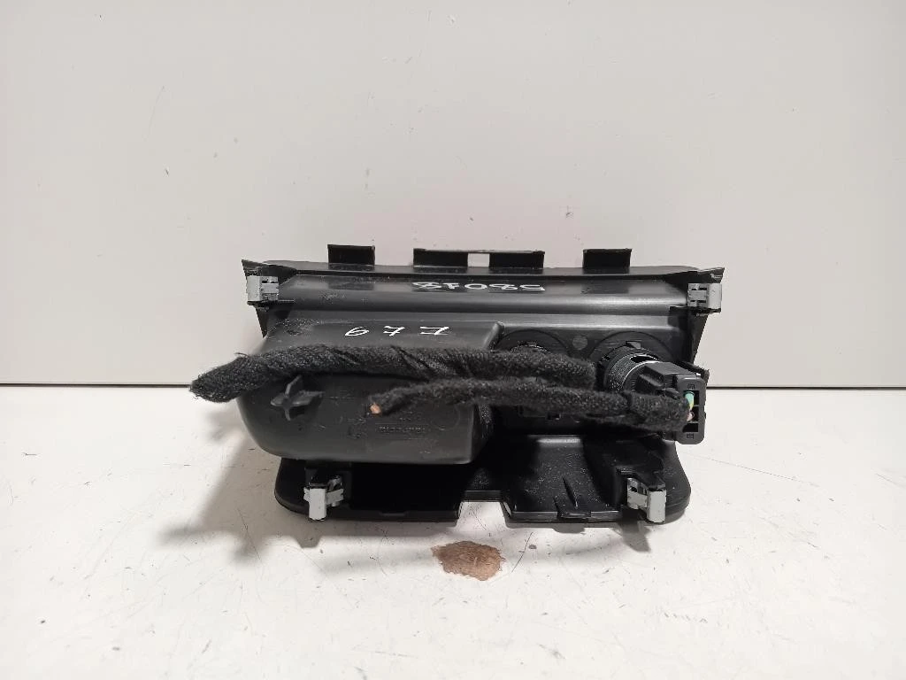 Connettore USB 1131227 Peugeot 2008 I 2016