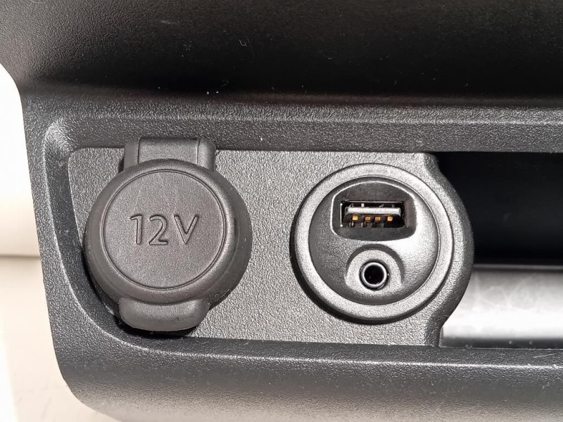 Connettore USB 1131227 Peugeot 2008 I 2016
