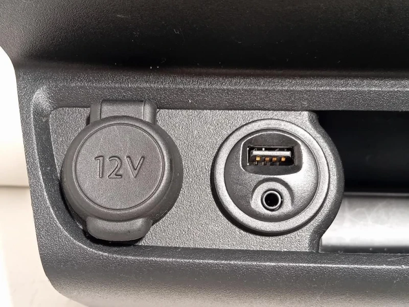 Connettore USB 1131227 Peugeot 2008 I 2016