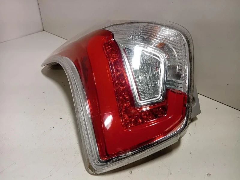 Fanale POST SX 83601-35000 Ssangyong Tivoli 2015