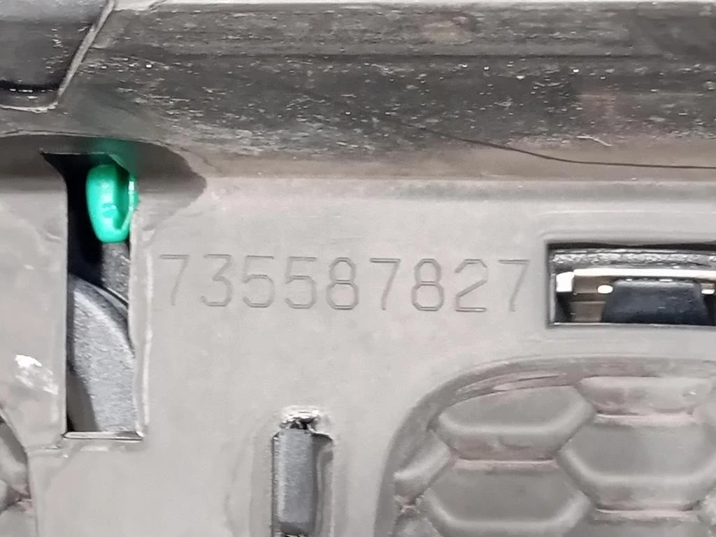 Griglia DI Ventilazione Paraurti ANT 735587827 Jeep Renegade 2015