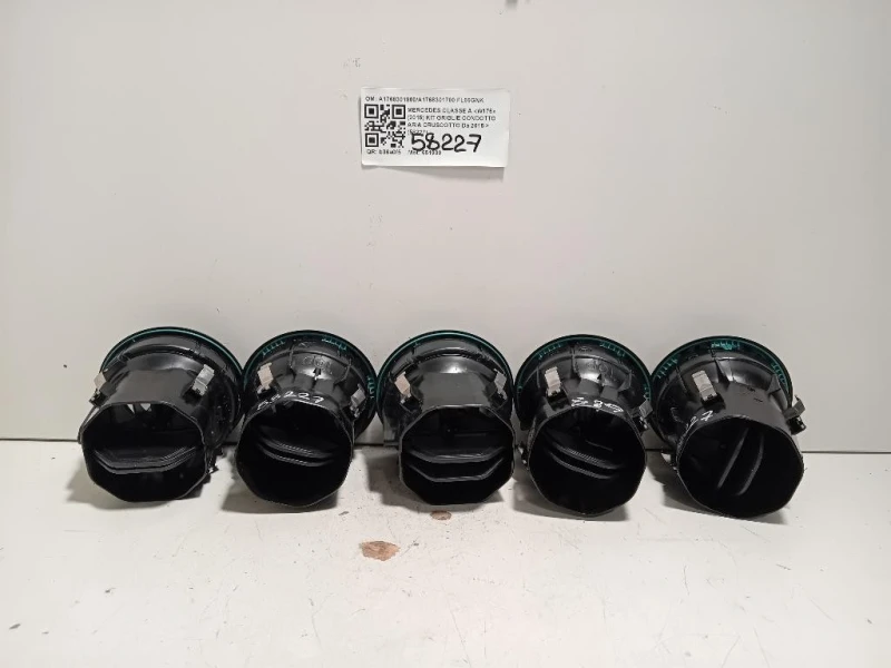 KIT Griglie Condotto ARIA Cruscotto A1768301800A1768301700 Mercedes Classe A W176 2015
